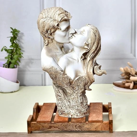 Romantic Love Couple Statue - Elegant Valentine’s Day Figurine Showpiece for Hom